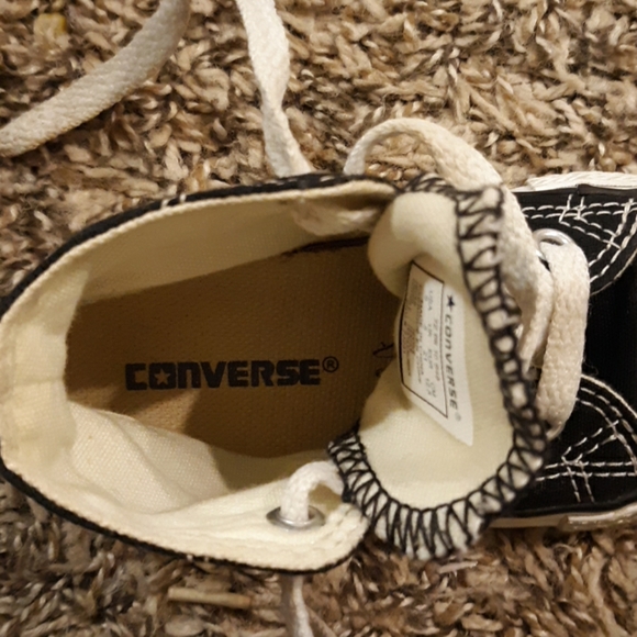 #587 Converse sneakers. Size:5T - Picture 6 of 7